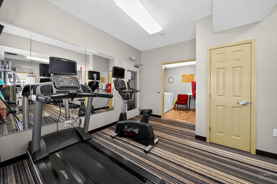 More Photos Of 1055 Waterford Commons Rd, Greenville Hotel For Sale