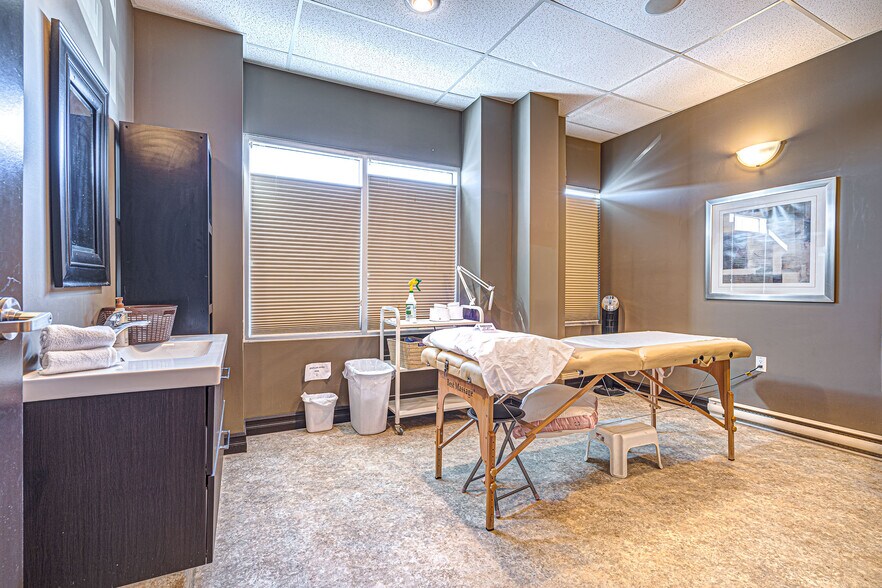 More Photos Of 2602 50 Av, Lloydminster Showroom For Sale