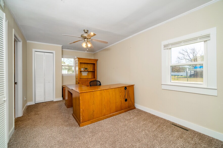 More Photos Of 1113 Lennoxville Rd, Beaufort Loft Creative Space For Sale