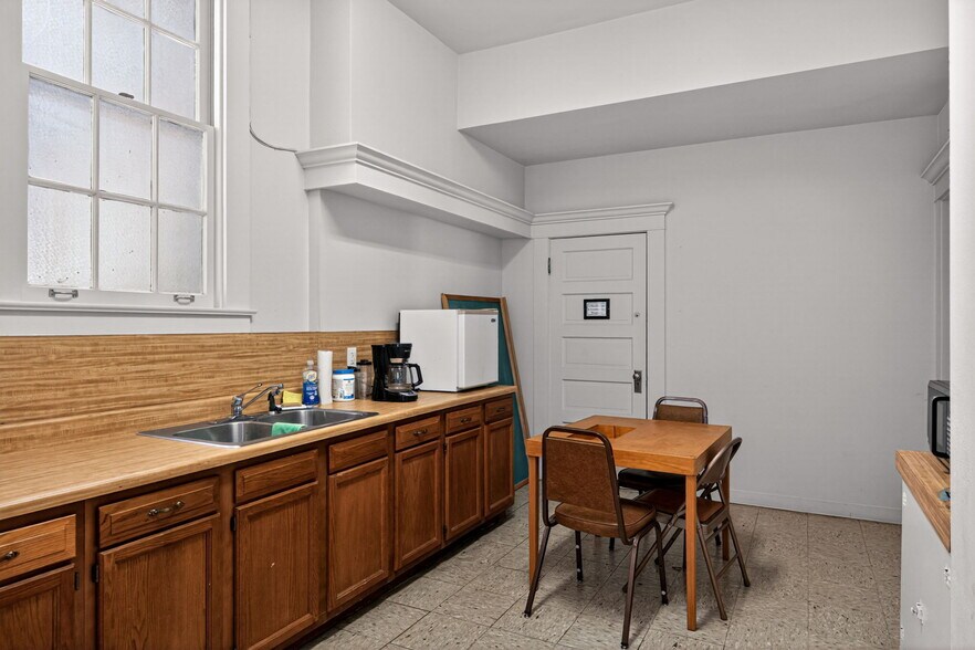 More Photos Of 800 Jefferson St, Kerrville Religious Facility For Sale