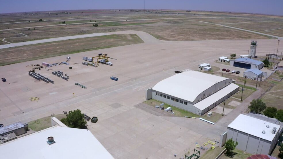 Primary Photo Of 212 Davis Dr, Lubbock Airplane Hangar For Lease