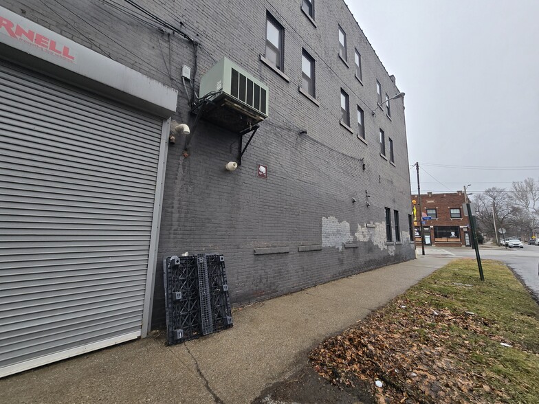 More Photos Of 4507 Lorain Ave, Cleveland Office For Lease