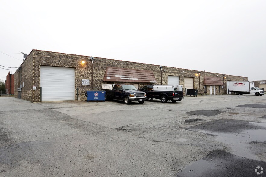 More Photos Of 15545-15622 S 70th Ct, Orland Park Warehouse For Lease