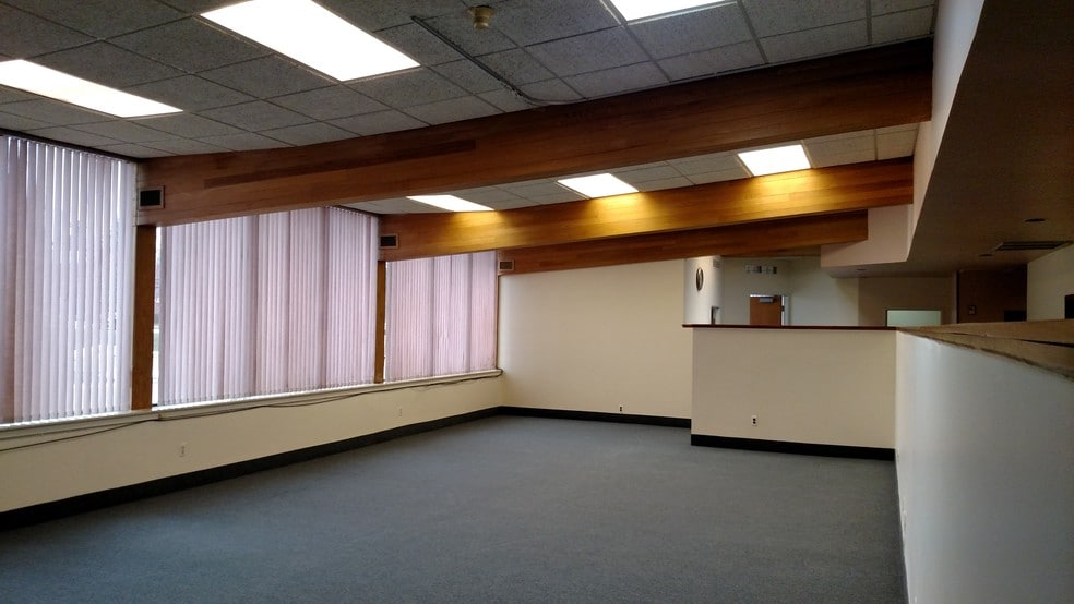 More Photos Of 26091 Sherwood Ave, Warren Office For Lease