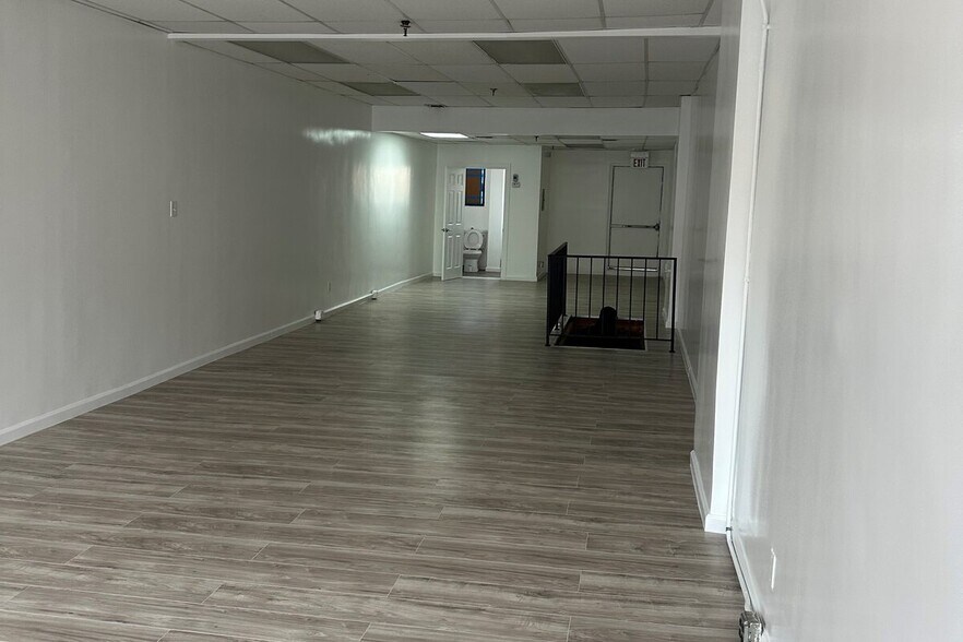 More Photos Of 10-12 S Village Ave, Rockville Centre Unknown For Lease