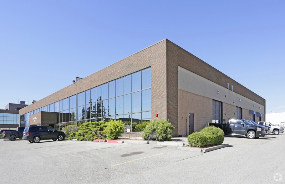 More Photos Of 2915 21st St NE, Calgary Warehouse For Lease