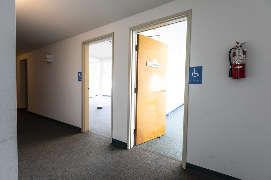 More Photos Of 711 E Wardlow Rd, Long Beach Office For Lease