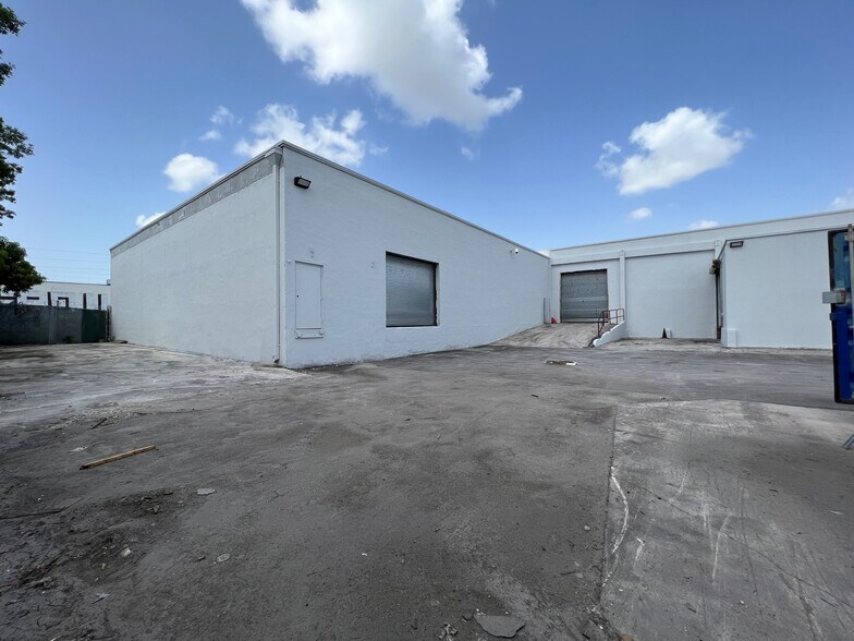 More Photos Of 7275 NW 7th Ave, Miami Warehouse For Sale