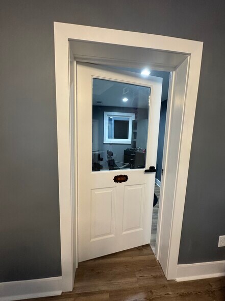 More Photos Of 301-304 Macy Dr, Roswell Medical For Lease