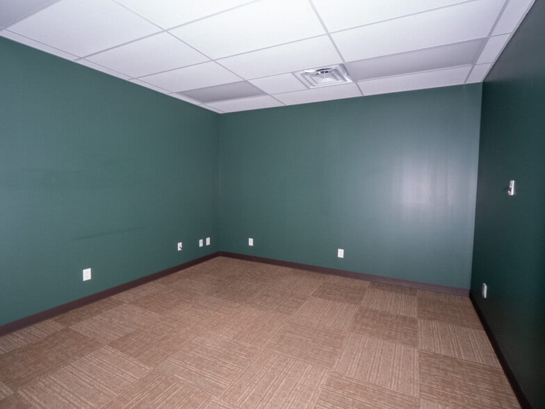 More Photos Of 1654-1664 S Choctaw Rd, Choctaw Freestanding For Lease
