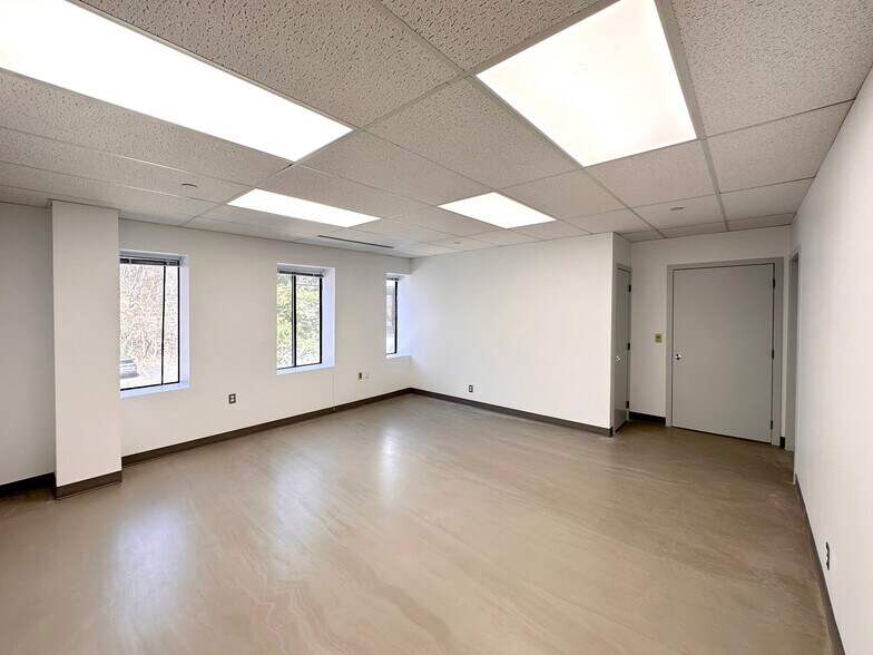 More Photos Of 26 Pearl St, Norwalk Office For Lease