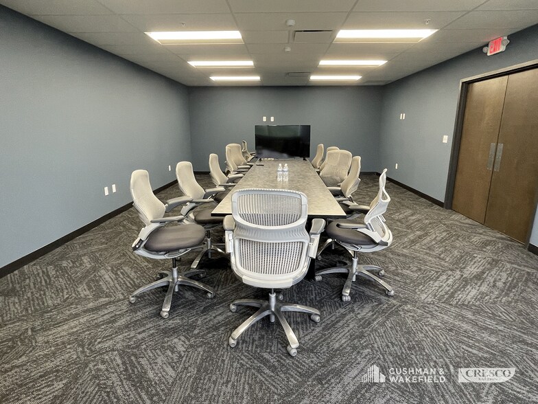 More Photos Of 700 Liverpool Dr, Valley City Manufacturing For Lease