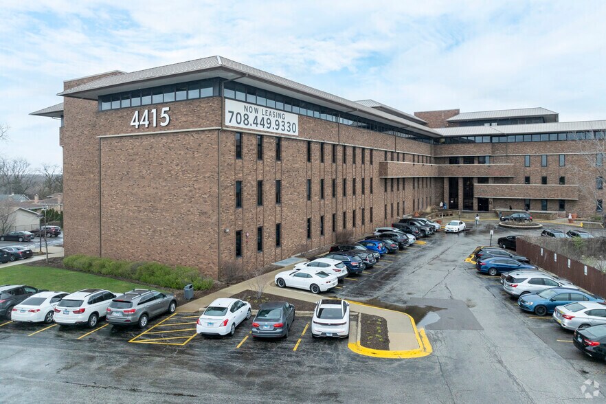 More Photos Of 4415 W Harrison St, Hillside Office For Lease