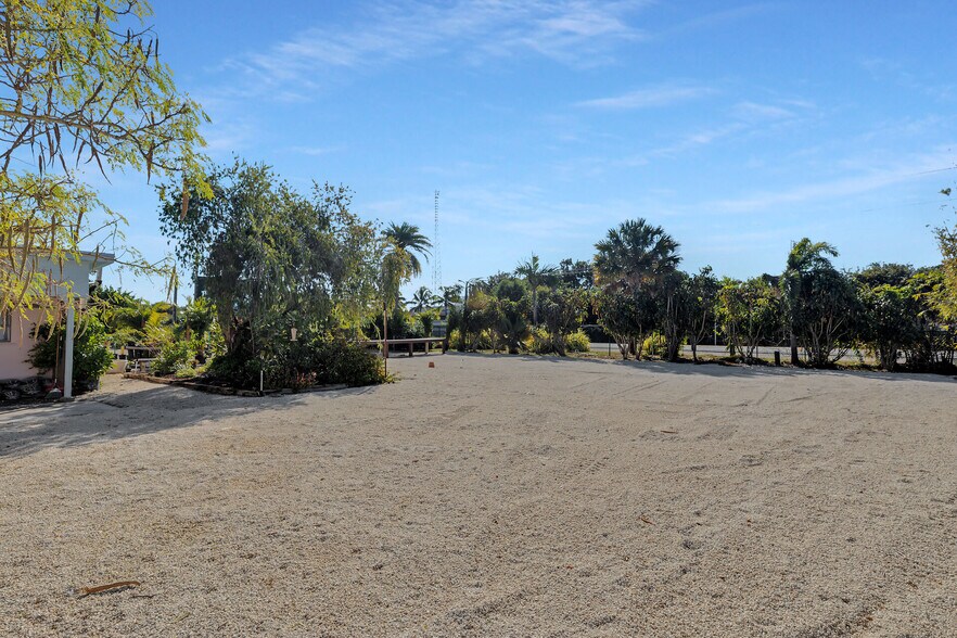 More Photos Of 27001 Overseas Hwy, Cudjoe Key Garden Center For Sale