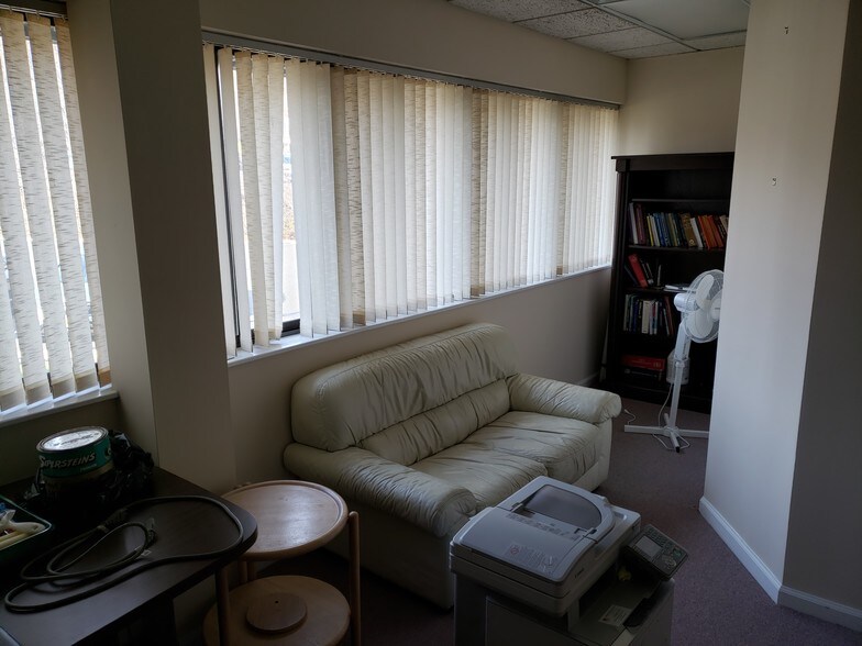 More Photos Of 65 Mountain Blvd, Warren Medical For Sale