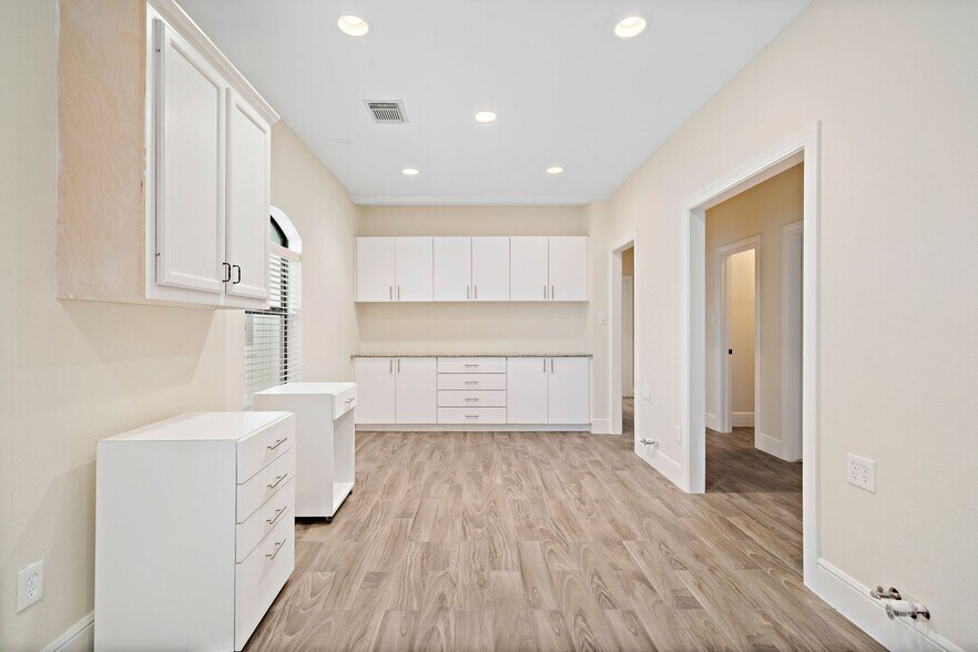 More Photos Of 21386 Provincial Blvd, Katy Medical For Sale