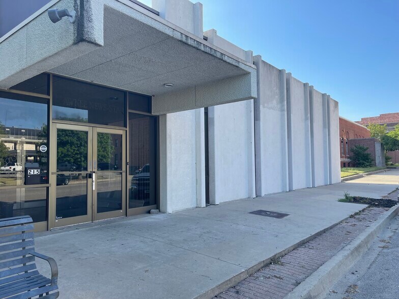 More Photos Of 215 N Bell Ave, Shawnee Light Manufacturing For Lease