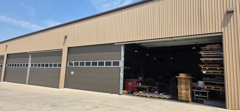 More Photos Of 3000 Airport Dr, Erie Light Manufacturing For Lease