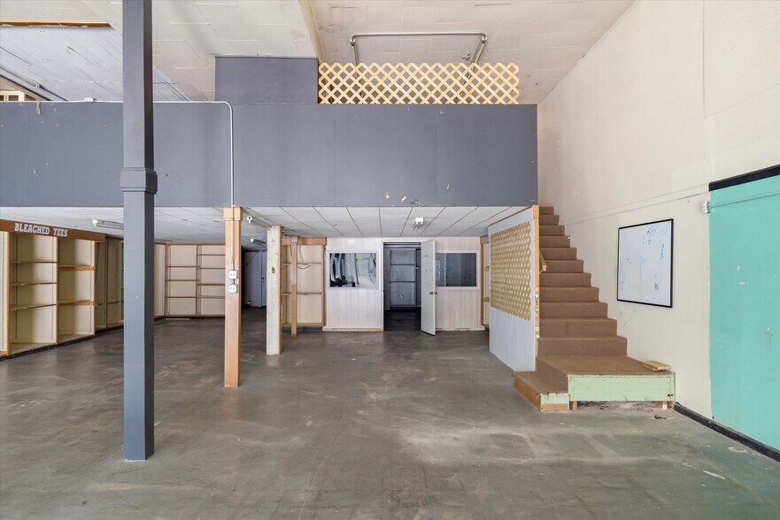 More Photos Of 110 W Frank St, Grand Saline General Retail For Sale