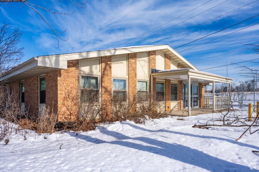 More Photos Of 9350 W Fond Du Lac Ave, Milwaukee Skilled Nursing Facility For Sale