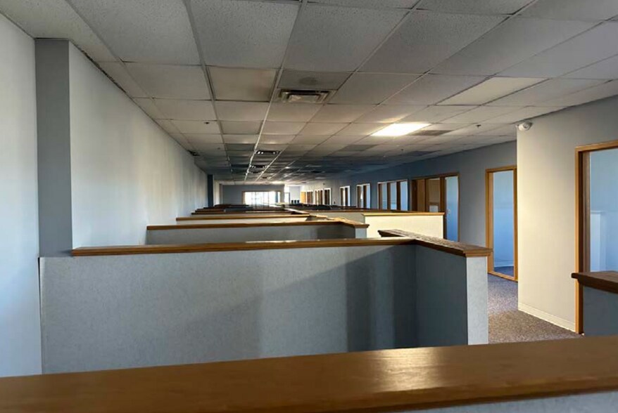 More Photos Of 119 Northeast Dr, Loveland Warehouse For Sale
