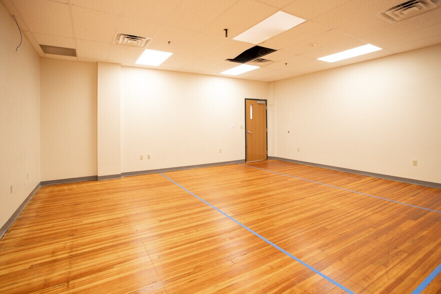 More Photos Of 139 S Main St, Fall River Office For Sale