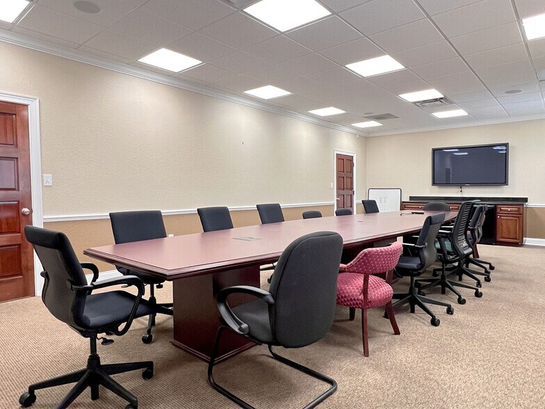 More Photos Of 308 Avenue G SW, Winter Haven Office For Lease