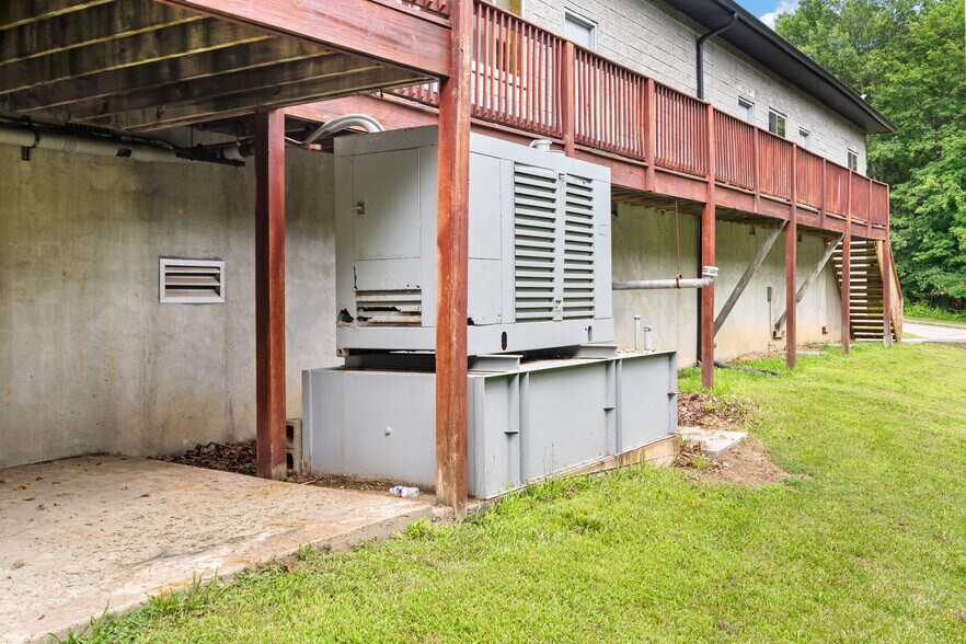 More Photos Of 4 Corwin Ct, Newburgh Medical For Sale