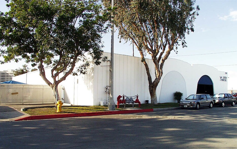 Primary Photo Of 2151 S DuPont Dr, Anaheim Warehouse For Lease