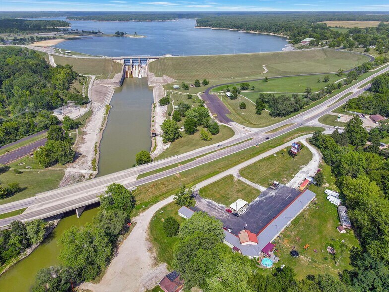 More Photos Of 1295 IL-16, Shelbyville Hotel For Sale