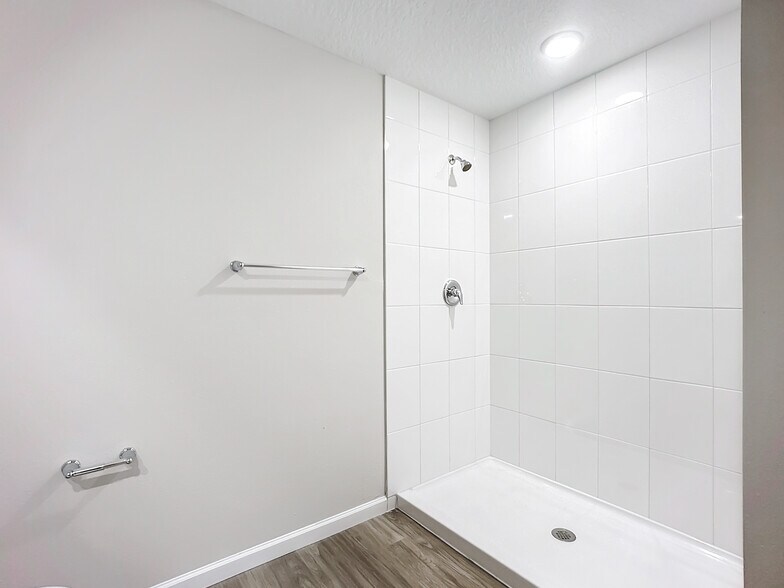 More Photos Of 6421 Breezy Oaks Way, Jacksonville Apartments For Sale