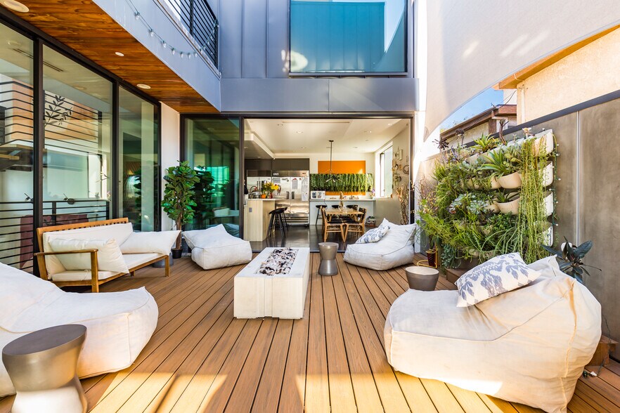 More Photos Of 2478 Penmar Ave, Venice Dormitory For Sale