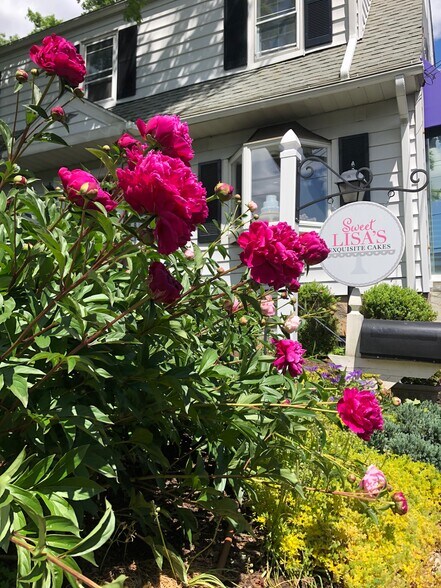 More Photos Of 3 Field Rd, Cos Cob Specialty For Sale