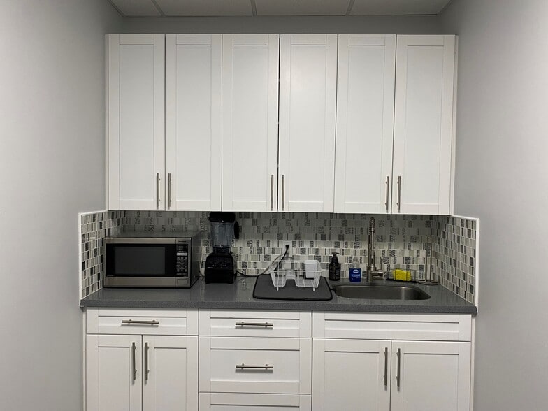 More Photos Of 3333 W Commercial Blvd, Fort Lauderdale Medical For Sale