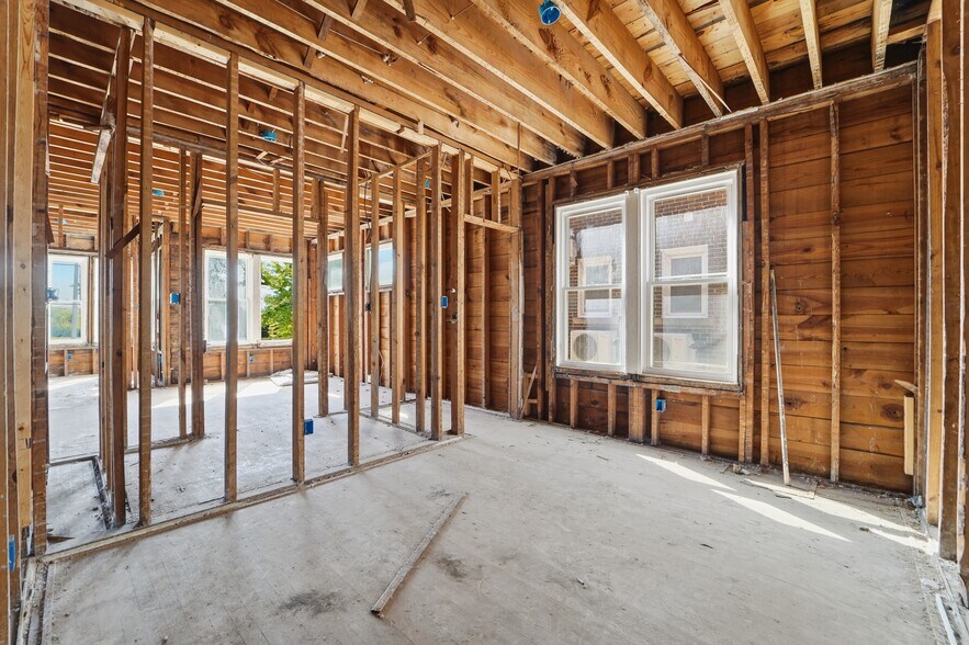 More Photos Of 1300 Porter St, Dearborn Apartments For Sale