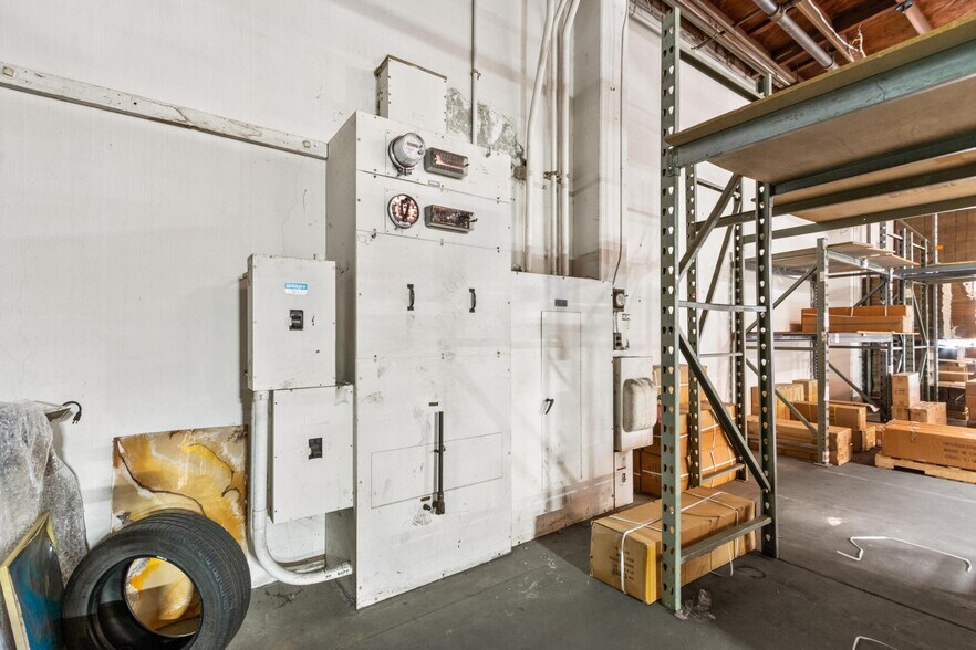 More Photos Of 6310 Corsair St, Commerce Manufacturing For Sale