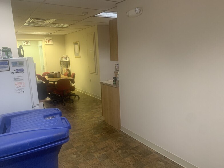 More Photos Of 21 Main St, Rochester Storefront Retail Residential For Lease