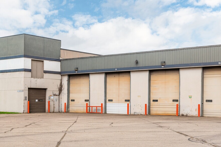 More Photos Of 106 Restoration Park Dr, Medway Service For Lease