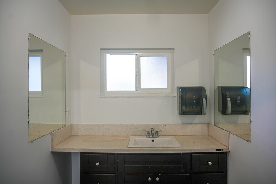 More Photos Of 649-655 W Commonwealth Ave, Fullerton Office For Sale