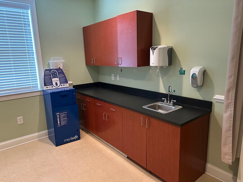 More Photos Of 4102 Ben Franklin Blvd, Durham Medical For Sale
