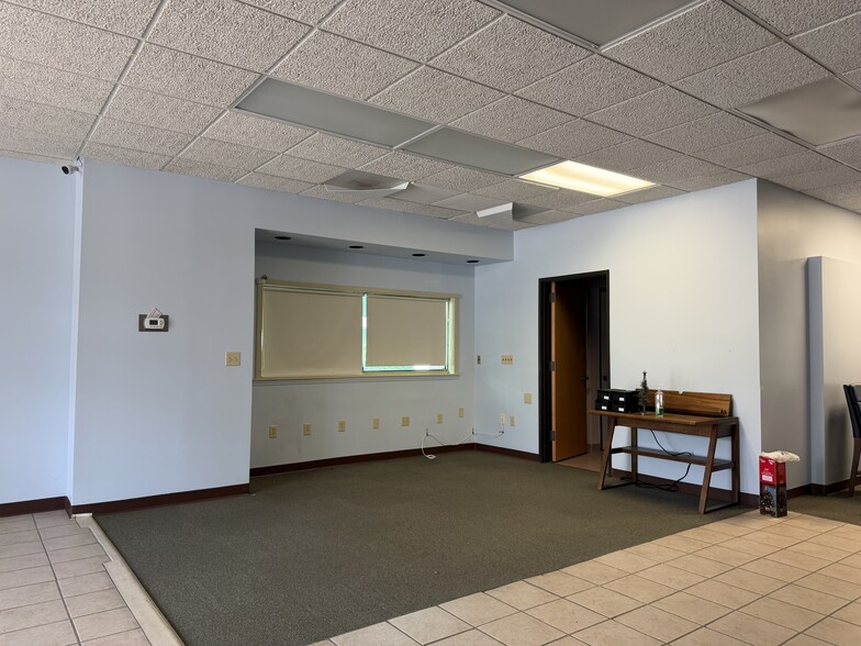 More Photos Of 15 Dawn Rd, Pinehurst Office For Lease