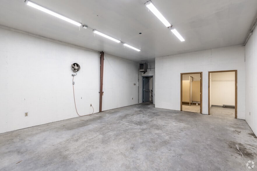 More Photos Of 166 Foster Ave, Freeland Warehouse For Lease