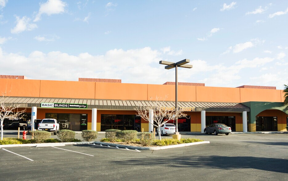 More Photos Of 78078 Country Club Dr, Bermuda Dunes Unknown For Lease