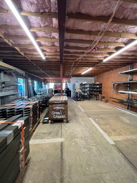 More Photos Of 185 Discovery Dr, Colmar Warehouse For Lease