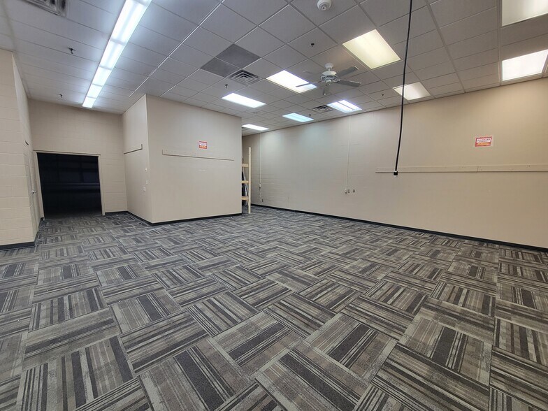 More Photos Of 3701 S Western Ave, Sioux Falls Warehouse For Lease