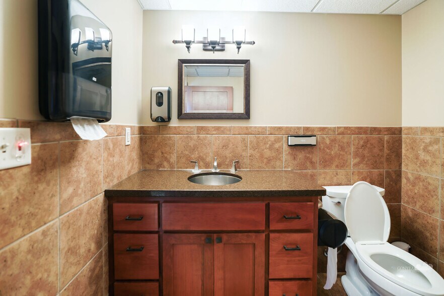 More Photos Of 2200 W Highway 13 W, Burnsville Warehouse For Lease