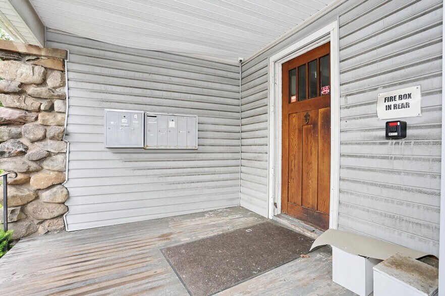 More Photos Of 22 S Madison Ave, Spring Valley Office For Sale