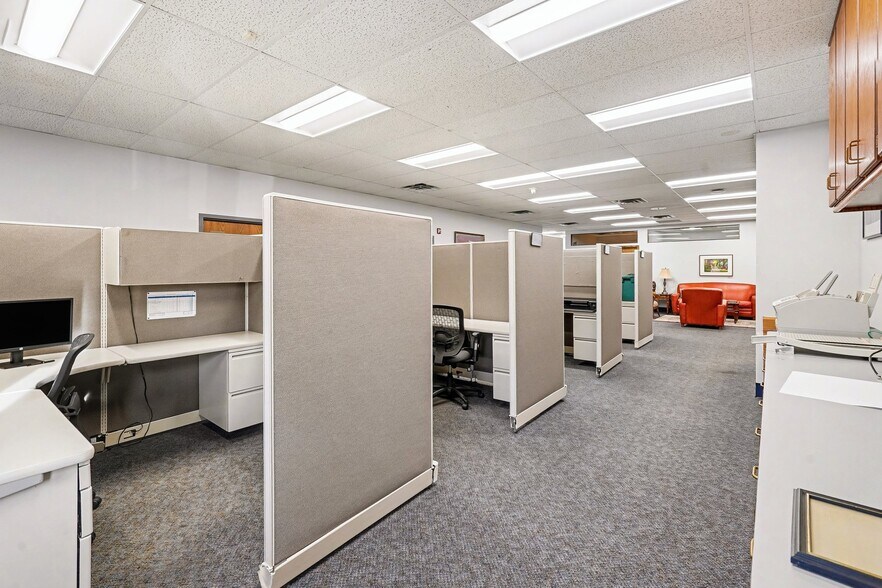 More Photos Of 2450 Park Ave, Minneapolis Office For Sale