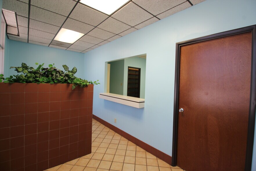 More Photos Of 16125 Cairnway Dr, Houston Medical For Lease