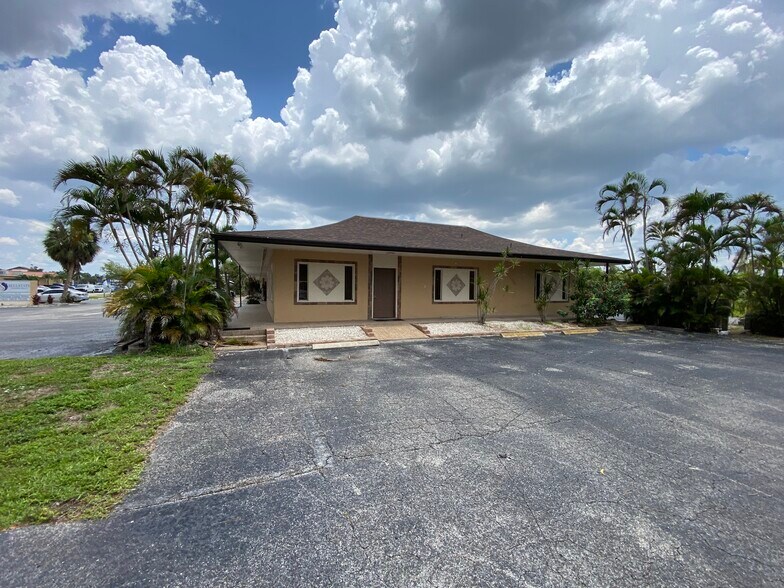 More Photos Of 12820 Kenwood Ln, Fort Myers Medical For Lease